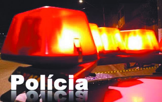 Homem é pego com drogas em Timbaúba e tenta resistir a prisão