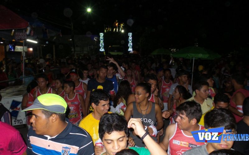 Excesso de Bagagem agitou bloco “E ai? Vai tomar no fusca” na noite desta quarta (3) em Carpina