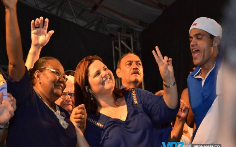 Assista a entrevista da prefeita e vice-prefeita eleita de Lagoa do Carro após a festa da vitória