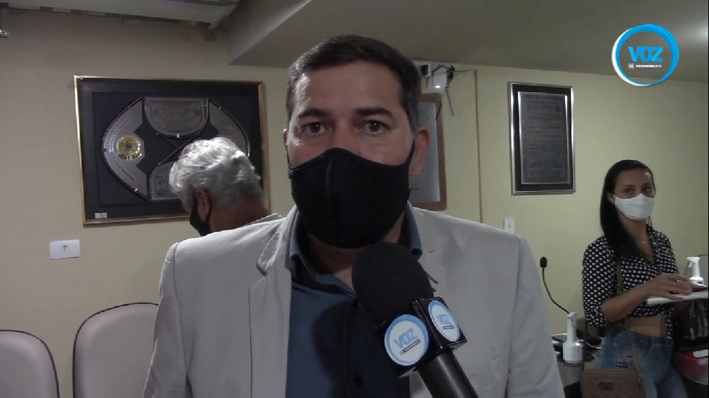 Marcinho do Pastel solicita construção de quadra poliesportiva na Escola Dr. Irineu de Pontes, em Carpina