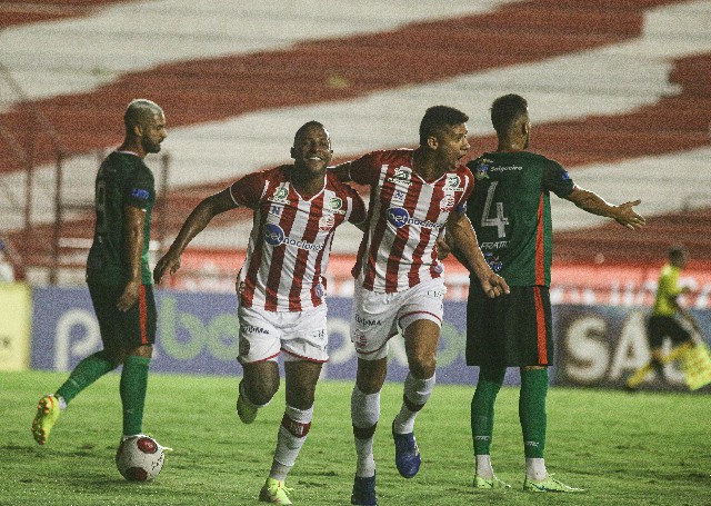 Náutico vence o Salgueiro e assume vice-liderança do Campeonato Pernambucano